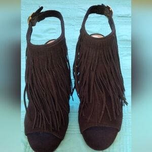 Vince Camuto "Winiveer" Black Fringe Peep-Toe Women's Sandals